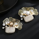 High-grade Ginkgo Leaf Flower Basket Brooch