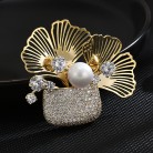 High-grade Ginkgo Leaf Flower Basket Brooch