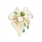 A Pearl Brooch With A Leaf That Knows Autumn