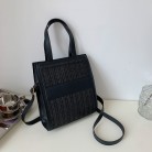 Simple New Fashion Women's Contrast Color Fashion Straw Bag